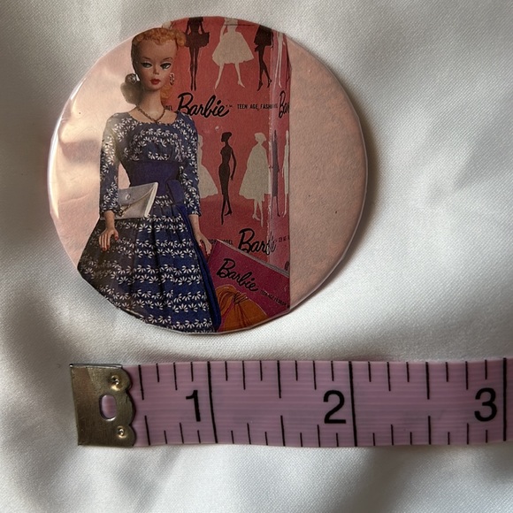 Vintage badge a minit Barbie Teenager pin - Picture 6 of 6